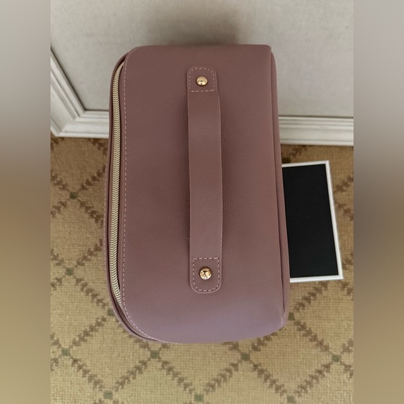 Bergdorf Goodman Lilac Large Travel Makeup Bag w gold hardware NWOT - Picture 5 of 16